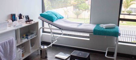hermanus_businesses_gp_care_hermanus_doctors_bed_1574337443