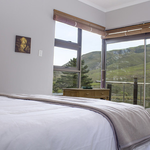 stanford_accomodation_goodwill_mountain_farm_bedroom1_view_1532699872_1575030285