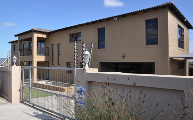 pam_exterior_1576048703