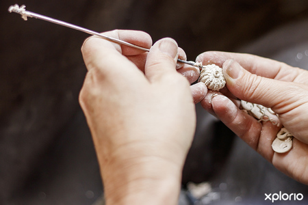 hermanus_clothing_and_accessories_jewelry_stores_design_clearing_pores_1579847358