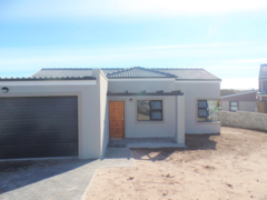 3 Bedroom House For Sale In Perlemoenbaai