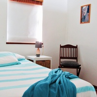 Single bedroom. Three-quarter bed.