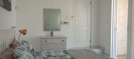 agulhas_things_to_do_charters_capeagulhas_fishing_charters_and_accommodation_main_bedroom_with_door_1584691933