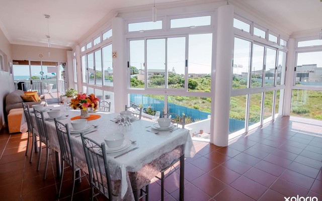 The_white_house_pearly_upstairs_dining_or_breakfast_table_pool_view_1512570198_1593527379 The_white_house_pearly_upstairs_dining_or_breakfast_table_pool_view_1512570198_1593527379