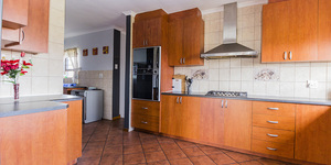 gansbaai_accommodation_the_blue_tuscan_villa_big_kitchen_1565946122_1595247363