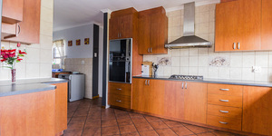 gansbaai_accommodation_the_blue_tuscan_villa_big_kitchen_1565946122_1596538797