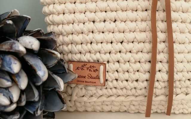 Crochet handbag with leather straps Crochet handbag with leather straps