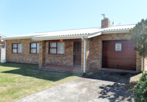 3 Bedroom House For Sale In Franskraal - R1,595,000