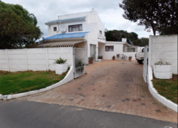 5 Bedroom House For Sale In Gansbaai - R1,540,000