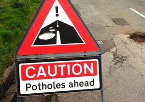 CAUTION: HEMEL-EN-AARDE ROAD