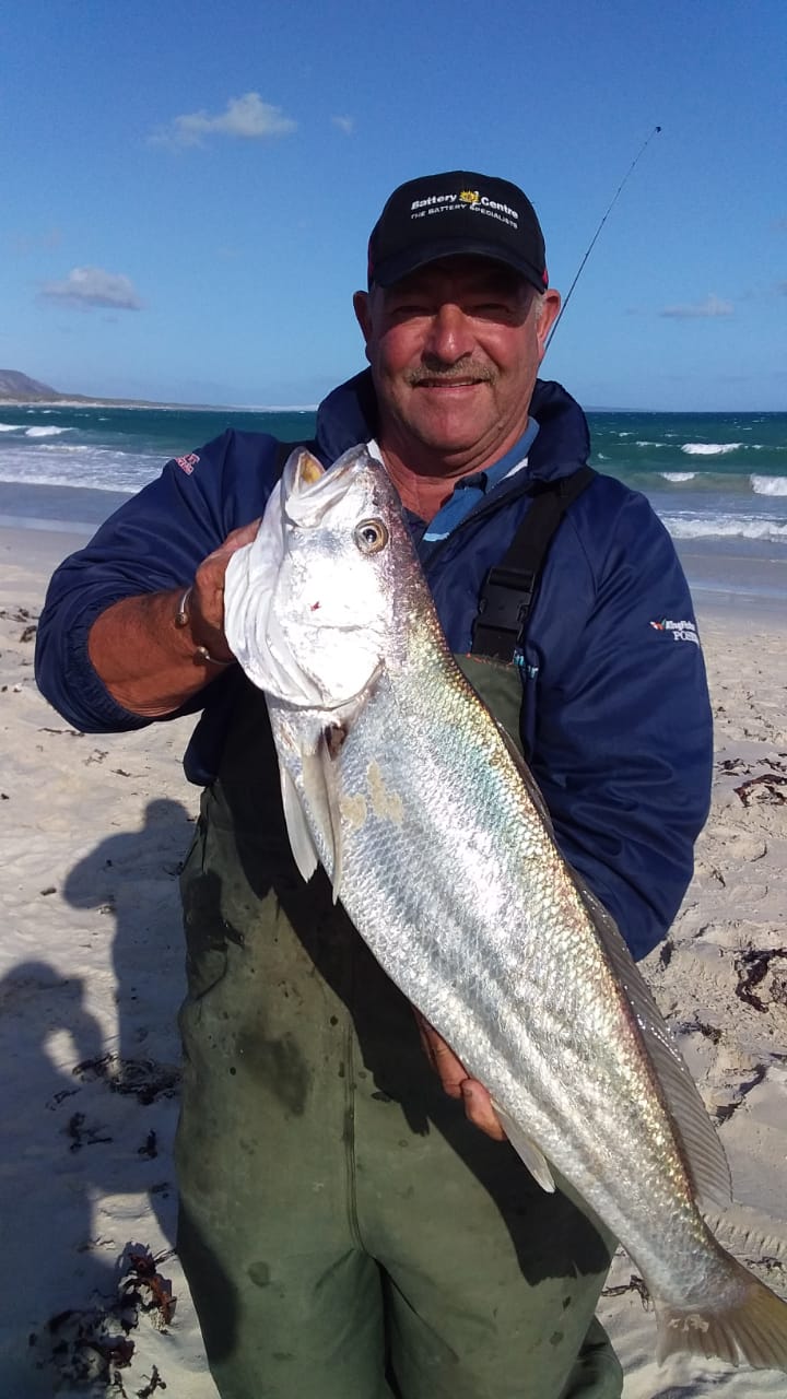 Gansbaai Fishing Seasons - Fishing around Gansbaai with Oubaas Lesch