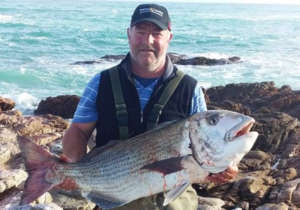 Fishing around Gansbaai with Oubaas Lesch - Top Angling Fish 