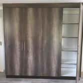 BICs in Monument Oak Melawood Finish - PCF Kitchens - Xplorio™ Pringle Bay