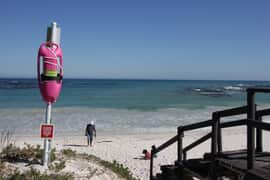 NSRI PINK BUOY DONATED TO CASTLE BEACH