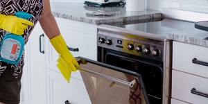 Spruce_up_girls_cheryl_cleaning_inside_oven_1513170400_3_1628058229