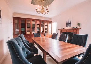 Conference Facility: Modern Boardroom