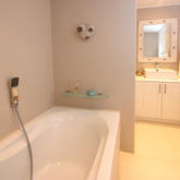 Bayview Apartment 104 - Hermanus Luxury Holiday Homes - Xplorio™ Hermanus