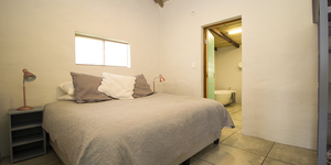 kleinmond_accommodation_njr_cottage_main_bedroom_1537944425_1632382019