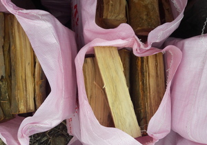 50kg Sakke Hout / 50kg Bags of Wood