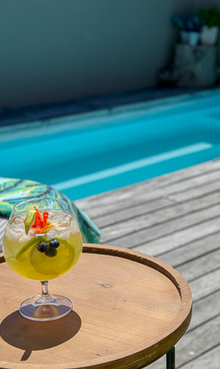 stanfords_cove_villa_self_catering_in_gansbaai_pool_with_cocktail_1639483109