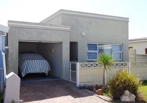 R950,000 | 1 Bedroom House for Sale in Pearly Beach