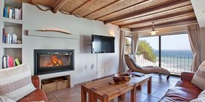 sitting_room_with_fireplace_area_1562082997_1649322336