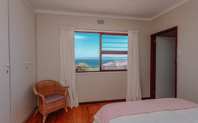 self_catering_gansbaai_guppy_huys_bedroom_3_1618213581_1649322725