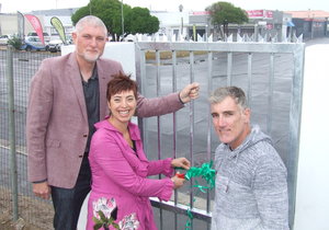 Noodsaaklike hek vir LSG aan Voortrekkerstraat se kant