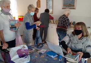 Hermanus Library Extends Services to Retirement Villages