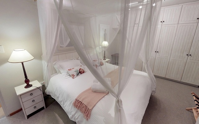 Whale_Huys_Gansbaai_Master_Bedroom_1562134285_1654240286