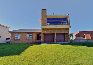 R4,150,000 | 4 Bedroom House For Sale in Agulhas