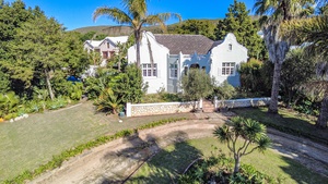 R2,550,000 | 4 Bedroom House For Sale in Bredasdorp