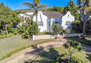 R2,550,000 | 4 Bedroom House For Sale in Bredasdorp