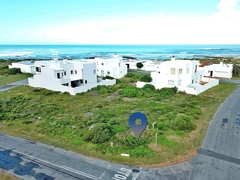 R1,950,000 | 334m² Vacant Land For Sale in Struisbaai
