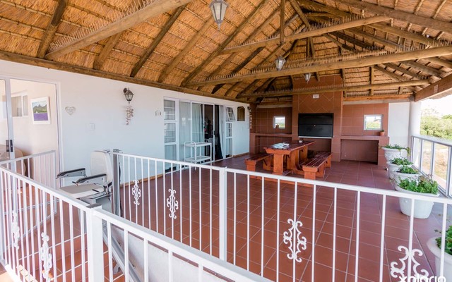 The_white_house_pearly_top_deck_stairs_with_with_chair_1512570329_1657195299 The_white_house_pearly_top_deck_stairs_with_with_chair_1512570329_1657195299