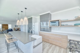 Project: Zeeman - Crisp High Gloss Kitchen