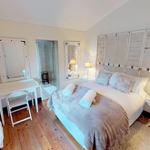 Olive Cottage Double Bed With Ensuite - Bona Dea Private Estate - Xplorio™ Hermanus
