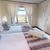 Olive Cottage Single Beds With Separate Bathroom - Bona Dea Private Estate - Xplorio™ Hermanus