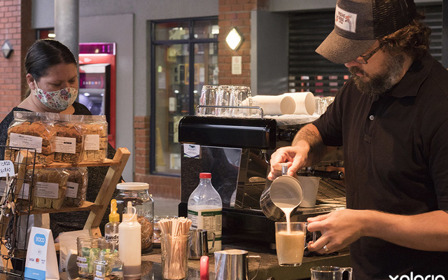 gansbaai_coffee_shop_raging_goose_coffee_happy_customers_1603977057_1662451402