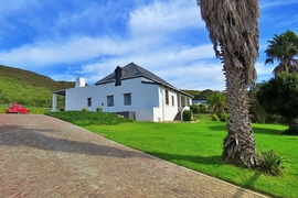 SMALLHOLDING ON THE EDGE OF TOWN