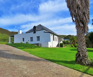 SMALLHOLDING ON THE EDGE OF TOWN