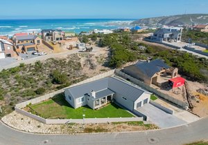 R3,499,000 | 3 Bedroom House For Sale in Struisbaai