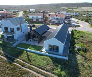 R6,800,000 | 5 Bedroom House For Sale in Agulhas