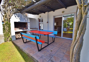 R2,495,000 | 3 Bedroom Apartment For Sale in Struisbaai