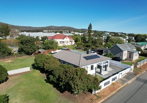 R2,095,000 | 3 Bedroom House For Sale in Bredasdorp