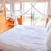 Bedroom With Seaview - La Luna Guesthouse - Xplorio™ Gansbaai 