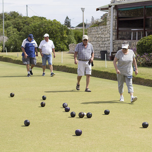 agulhas_things_to_do_bowling_club_walking_to_the_end_1545305822_1669115519