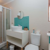 Southern Cross Bathroom - Saxon Lodge - Xplorio™ Gansbaai 
